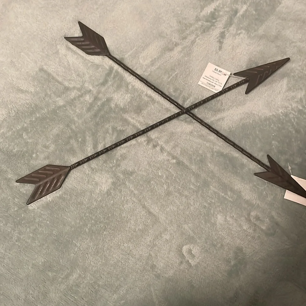 Hobby Lobby rustic brownish Arrow Wall decor never used still has tags!